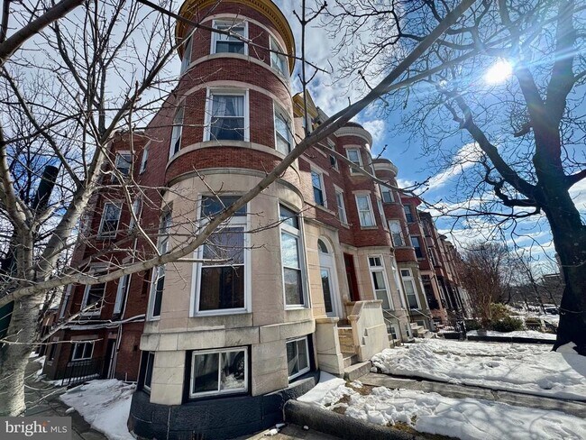 Building Photo - 2743 St Paul St