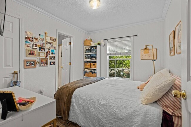 Building Photo - 114 Cedar St