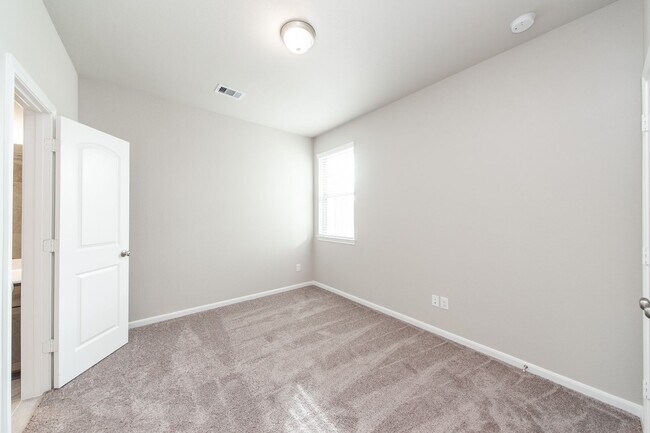 Building Photo - 5131 Pr Ter Ln