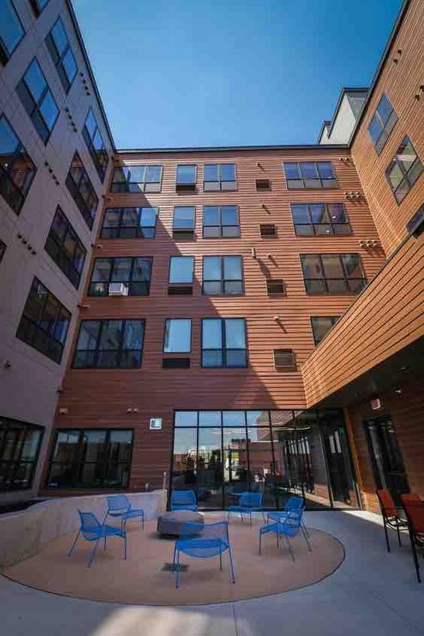 Building Photo - 1400 E Walnut St