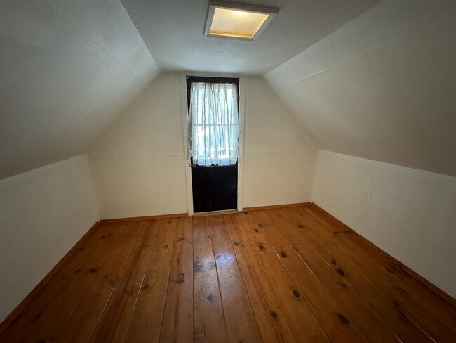 Building Photo - 829 Julie Ln