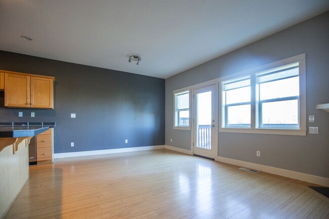 Building Photo - North Mt Tabor NE Portland 3 Bedroom 3 Lev...