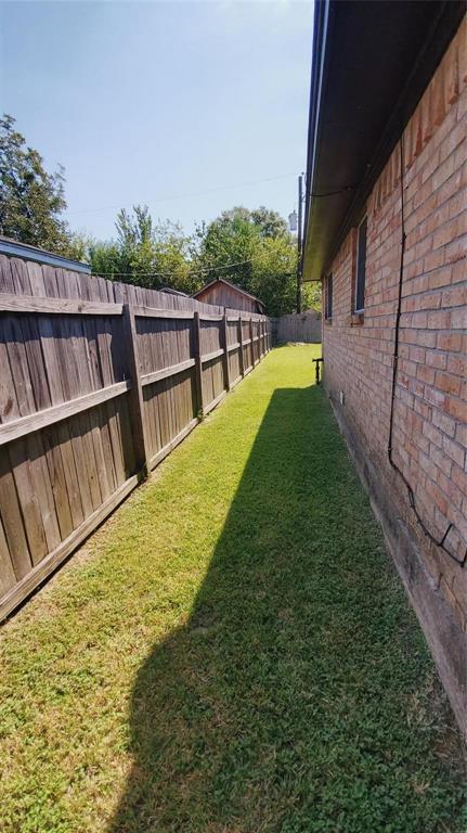 Building Photo - 6360 Crestside Dr