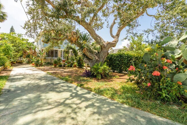 Building Photo - Charming 3 Bedroom, 2 Bathroom Two-Story H...