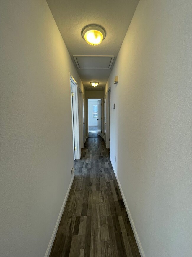 Building Photo - 1028 Grackle Ct