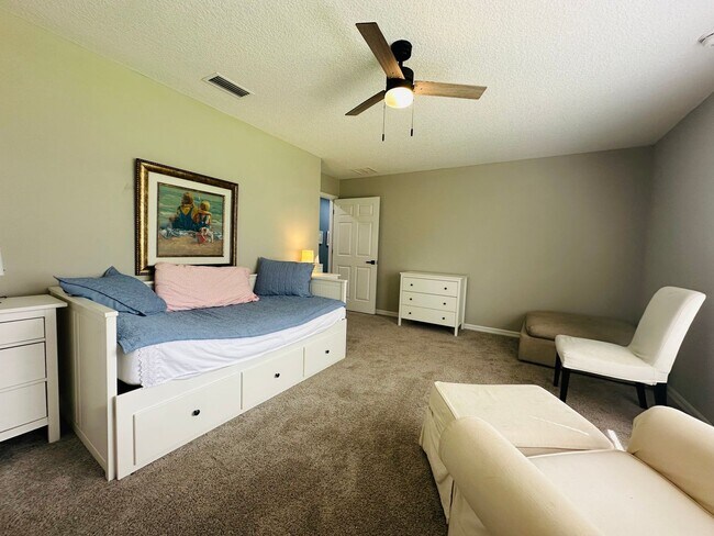 Building Photo - Spacious 6-Bedroom Rental in Spanish Point...