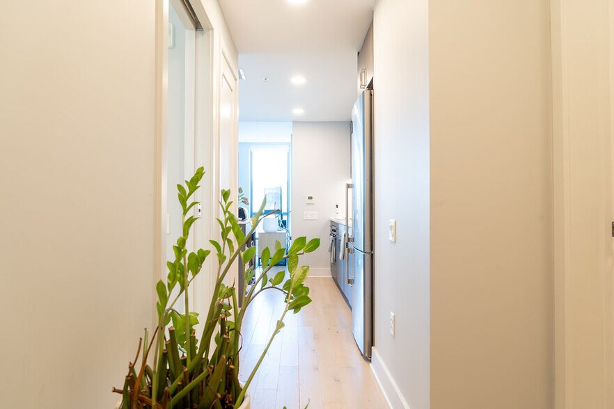 Building Photo - 1211 Van St SE