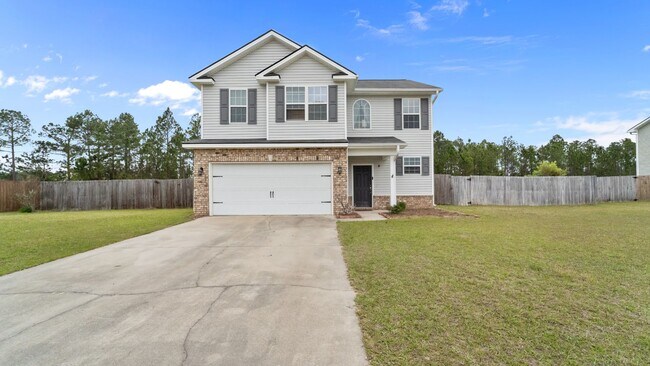 Building Photo - Spacious 3BR Home with Fenced Yard Near Ft. Stewart