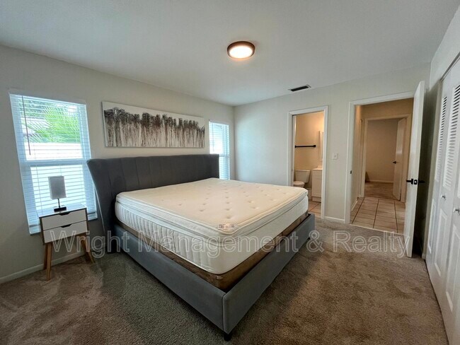 Building Photo - 1403 Stonehaven Way