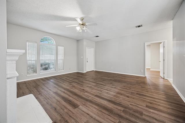 Building Photo - 3933 Parkhaven Dr