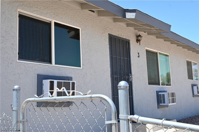 Building Photo - 320 N 16th St
