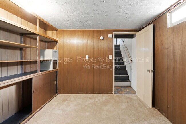 Building Photo - 112 W Amherst Ct