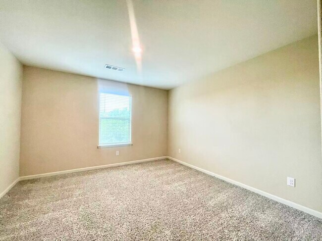 Building Photo - 1702 Sandalwood Way