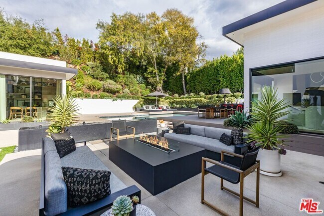 Building Photo - 9455 Eden Dr