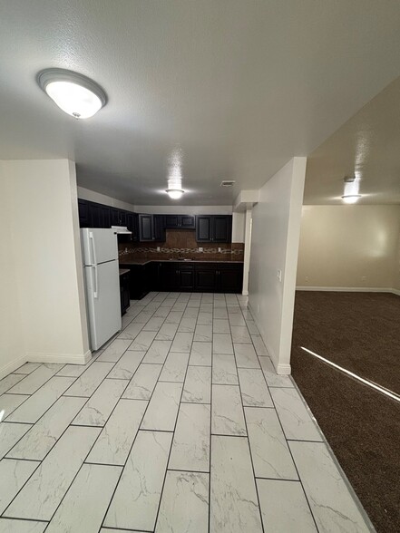 Building Photo - 139 E 110th St