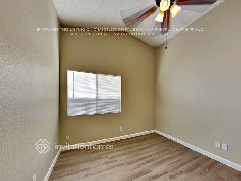 Building Photo - 1430 E Sheffield Ave