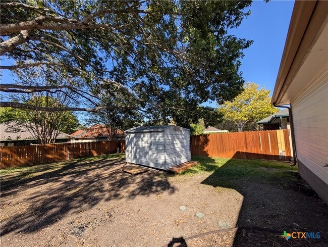 Building Photo - 1662 Lantana Cir