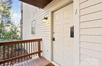 Building Photo - Charming furnished ground level Mountain Condo.