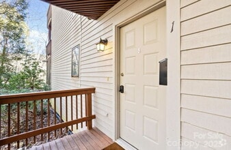 Building Photo - Charming furnished ground level Mountain C...
