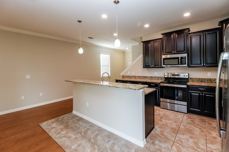 Building Photo - 13714 Lakemont Dr