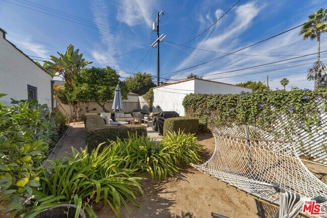 Building Photo - 1249 S Tremaine Ave
