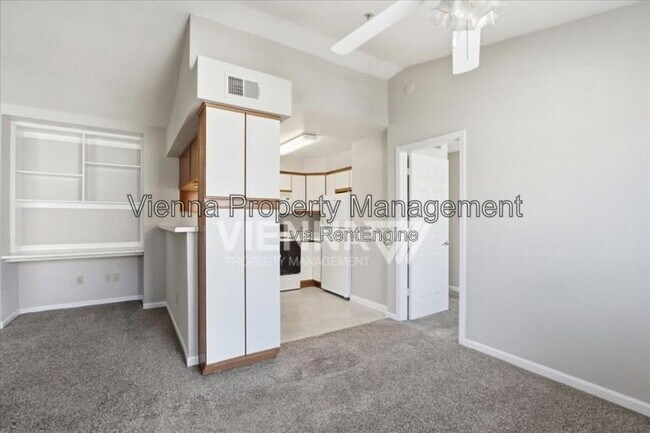 Building Photo - 885 Halidon Way