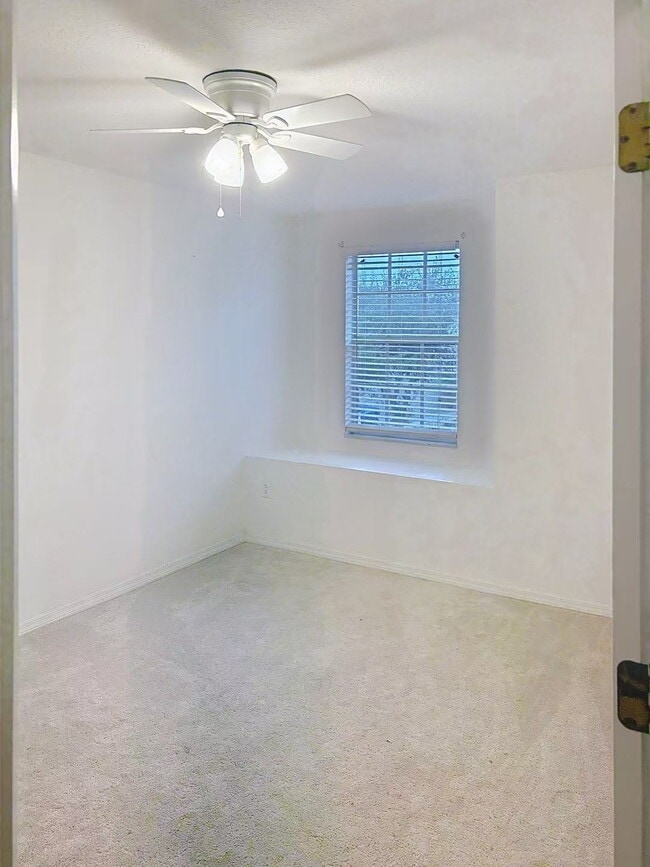 Building Photo - 12509 Lake Vista Dr