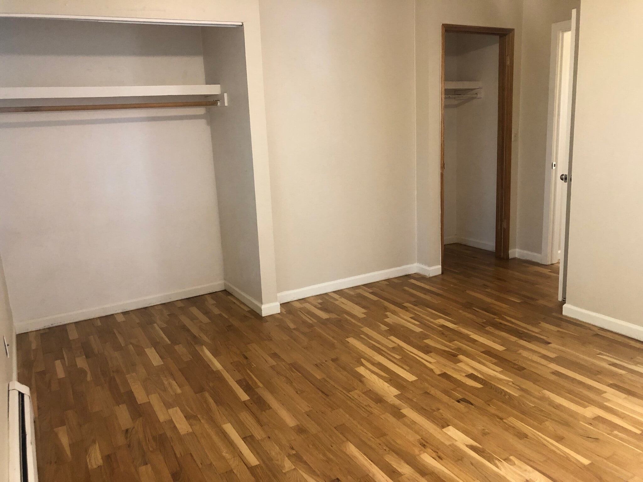 Building Photo - 1265 NE Hillside Dr