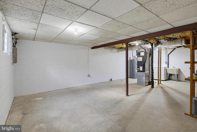 Building Photo - 8769 Hayshed Ln