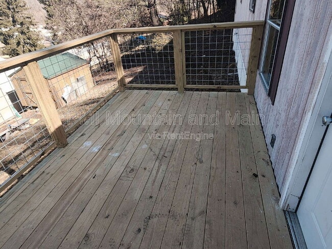 Building Photo - 15 Sarah Hill