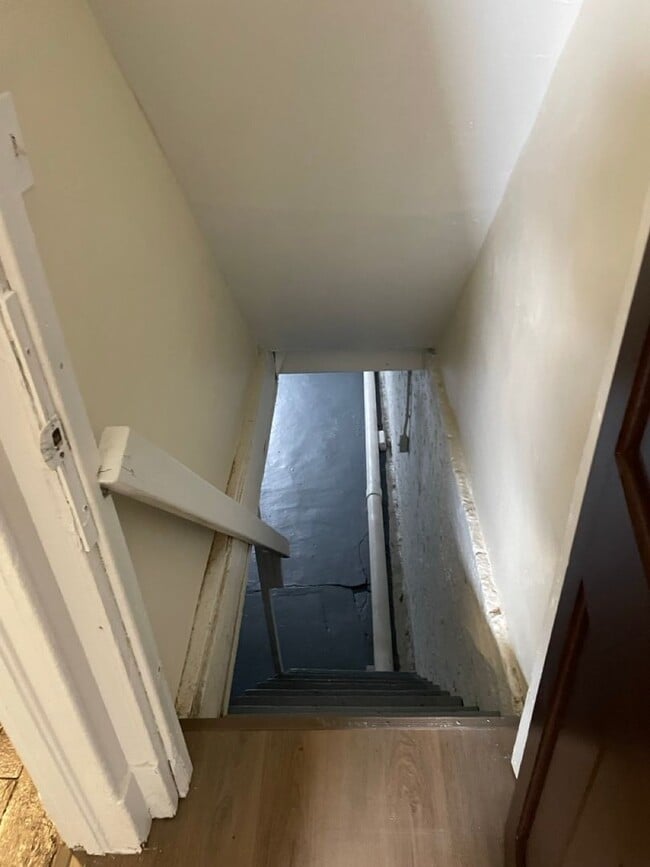 Building Photo - 719 N Milton Ave