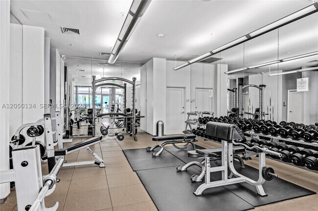 Building Photo - 10275 Collins Ave