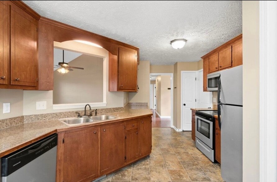 Building Photo - 1390 Whitt Ln