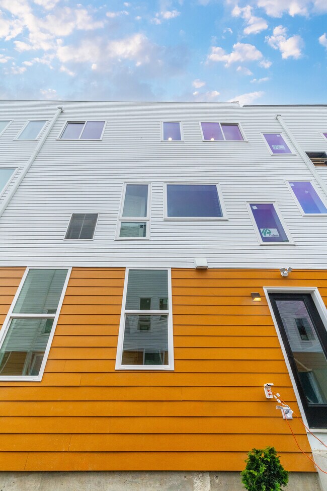 Building Photo - 2719 N Howard St
