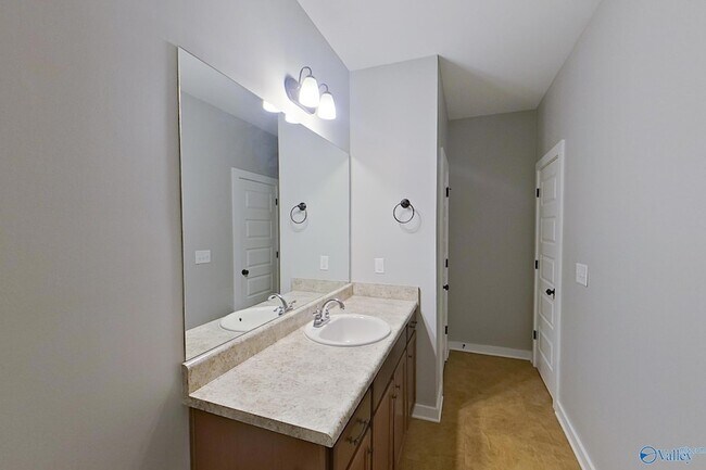 Building Photo - 433 White Oak Cir