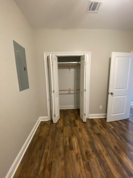 Building Photo - 102 Glade Blvd