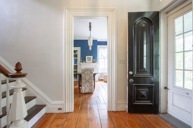 Building Photo - 905 Broad St