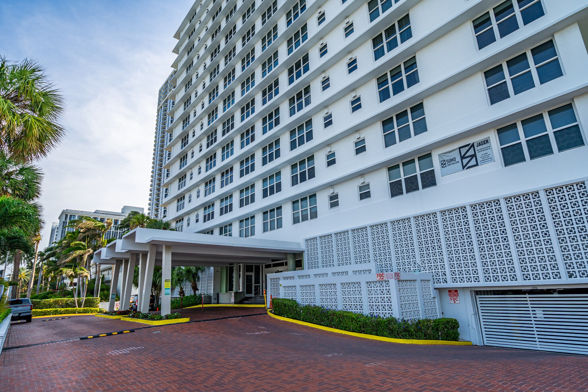 Building Photo - 4747 Collins Ave