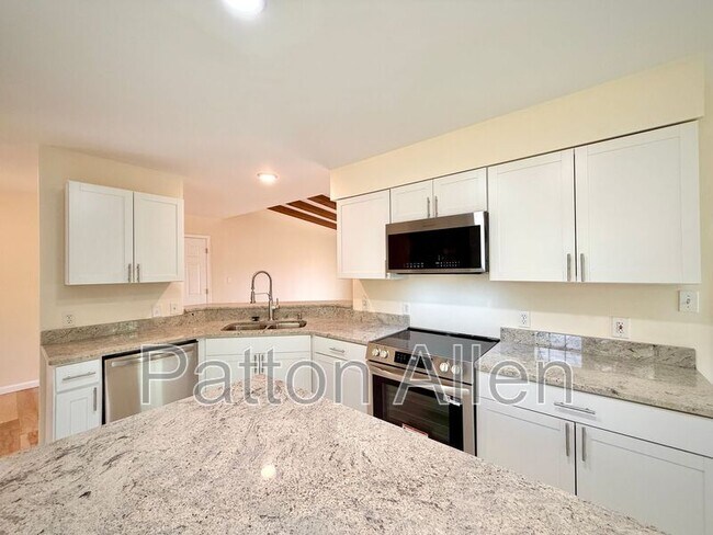 Building Photo - 6 Providence Rd