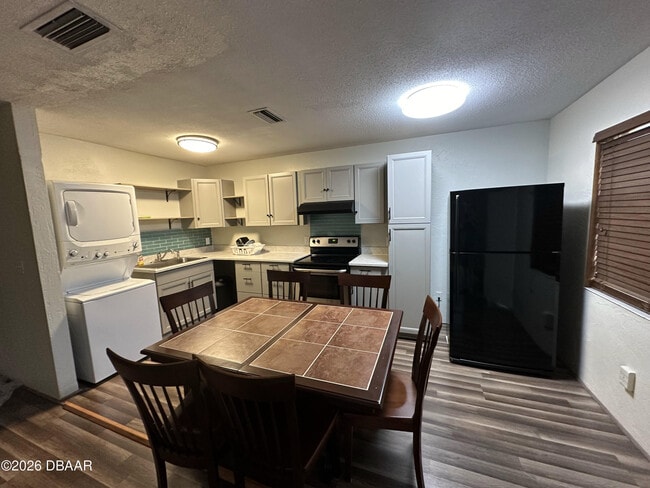 Building Photo - 400 Oakridge Blvd