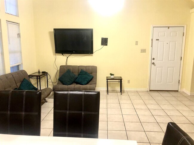 Building Photo - 9802 Cantera Ct