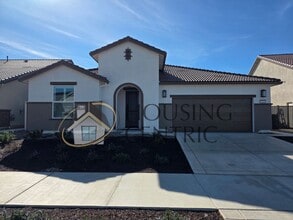 Building Photo - Executive Single Story Rental in HIGHLY DESIRABLE Heritage 55+ Community!