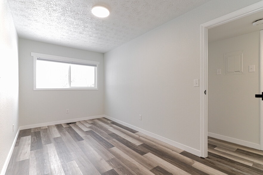 Building Photo - 8202 Mentra St