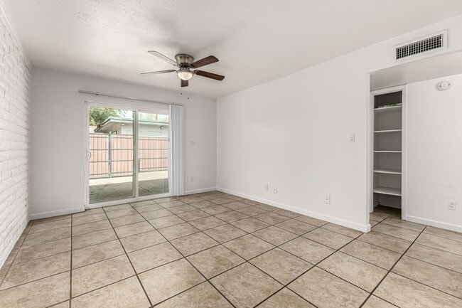 Interior Photo - Granada Gardens