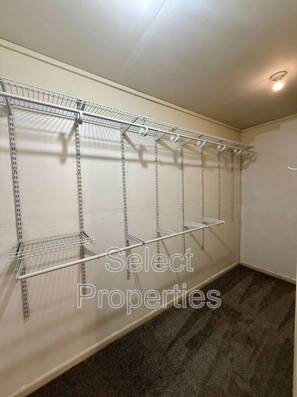 Building Photo - 1116 W Nettleton Ave