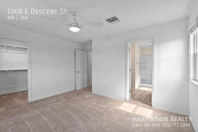 Building Photo - 1008 E Descent St