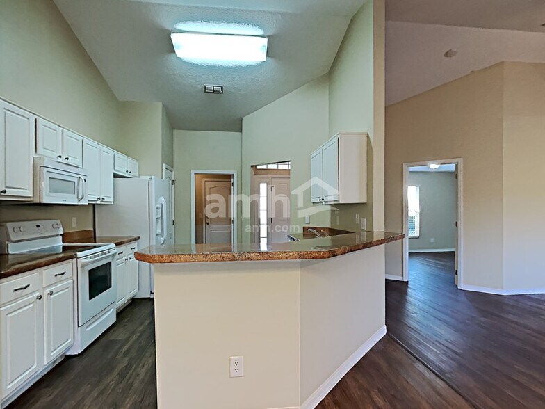 Building Photo - 660 Winding Lake Dr
