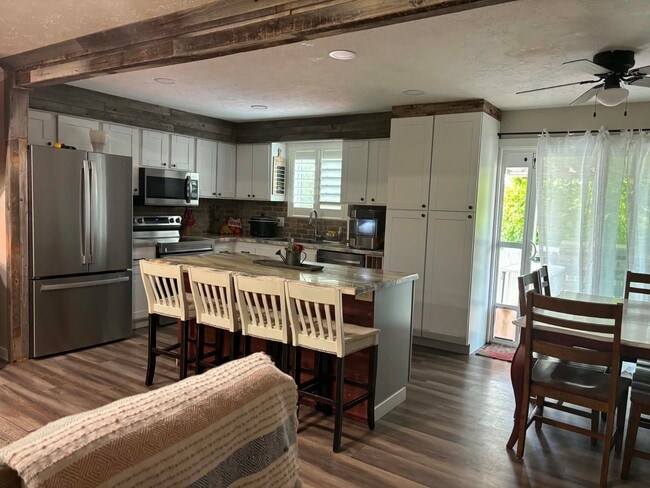 Building Photo - 51 E Monticello Dr
