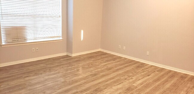 Building Photo - 3304 Twp Grove Ln