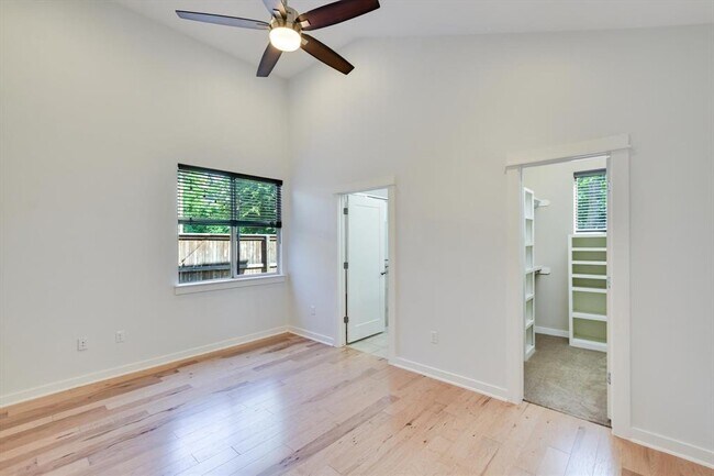 Building Photo - 1305 Casey St